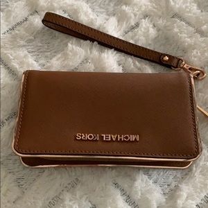 🔥🔥🔥Michael Kors Wristlet